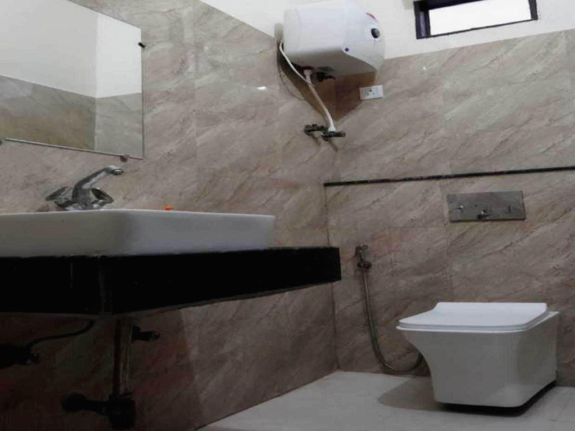 Hotel O G Hotel Happy Home Alīgarh エクステリア 写真